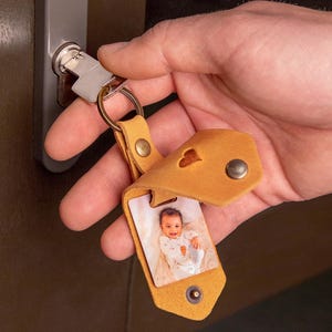 3rd Anniversary Gift, Personalized Leather Photo Keychain, Leather Anniversary Gifts for Him, Photo Keychain for Men imagem 14