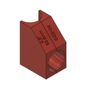 Peut inclure: Un raccord de tuyau en plastique rouge 3D-EDG avec un diamètre de 2,5 pouces et une mesure de 69 mm. Le raccord est conçu pour relier deux tuyaux à un angle de 90 degrés.