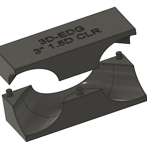 以下が含まれることがあります： 黒いプラスチック製のパイプクランプで、上部に「3D-EDG 3" 1.5D CLR」と印刷されています。クランプは2つの部分に分かれており、開いています。