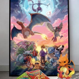 Könnte beinhalten: Ein gerahmtes Poster mit verschiedenen Pokémon-Charakteren, darunter Glurak und Mewtu, vor einem farbenfrohen Himmel. Zwei Nintendo Switch-Spielhüllen und eine Glurak-Figur befinden sich vor dem Poster.