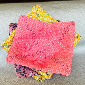 Quilted Bowl Cozy Set of 4: Reversible Hot Bowl Holders