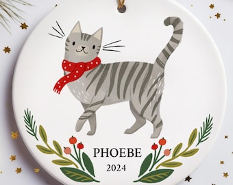 Adorno navideño personalizado de gato atigrado gris, regalo con nombre personalizado para amantes de las mascotas. Adorno navideño personalizado.