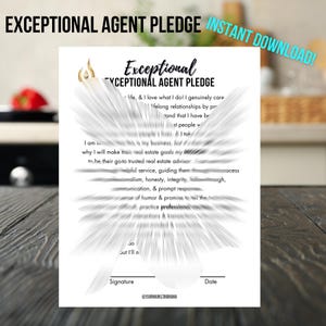 Może przedstawiać: Biała kartka z tekstem "EXCEPTIONAL AGENT PLEDGE" i "INSTANT DOWNLOAD!" w ozdobnej czcionce. Obietnica zawiera miejsce na podpis i datę, dla profesjonalistów z branży nieruchomości.