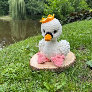 Gehäkelter Schwan Plüschtier: Handgefertigte Prinzessin Amigurumi mit Krone