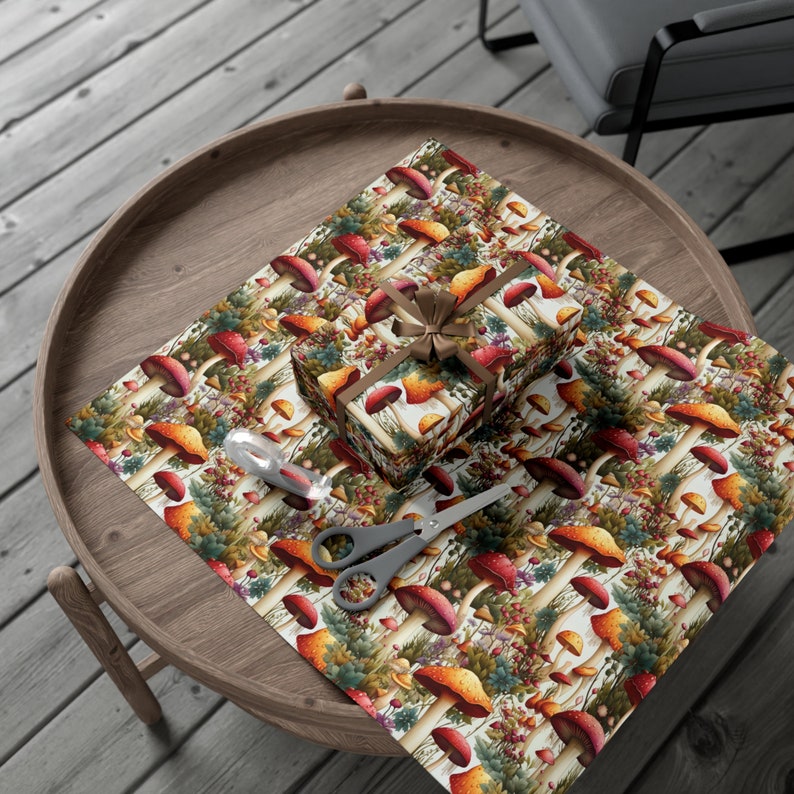 Färgglatt svampinslagningspapper, Champinjoner, Svamppresentpapper, Födelsedagspresentpapper bild 7