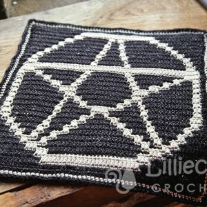 A crochet pattern using overlay mosaic crochet technique. The pattern has a dark background with a white pentagram motif in the middle. The watermark says Lilliecat crochet. It has an alternative and witchy feel.