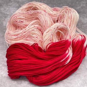 Handgefärbte Peppermint Bark Colorway Sockenwolle Zugeordnet Pooling