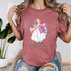 Camiseta de pareja de Toy Story, camiseta a juego de pareja de Woody y Bo Peep, camiseta de San Valentín de Toy Story, camiseta de su sheriff y su muñeca, camiseta a juego de pareja de Disney imagen 3