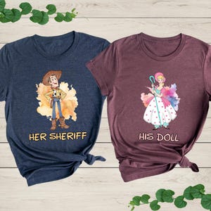 Camiseta de pareja de Toy Story, camiseta a juego de pareja de Woody y Bo Peep, camiseta de San Valentín de Toy Story, camiseta de su sheriff y su muñeca, camiseta a juego de pareja de Disney imagen 1
