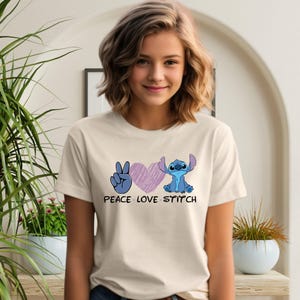 Camiseta "Peace Love Stitch", camiseta "Stitch y Lilo", camiseta "Disney", camiseta "Stitch y Angel", camiseta "Disneyworld Spring Break", camiseta "Disney Trip" imagen 2