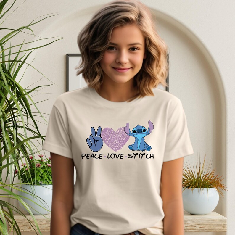 Camiseta "Peace Love Stitch", camiseta "Stitch y Lilo", camiseta "Disney", camiseta "Stitch y Angel", camiseta "Disneyworld Spring Break", camiseta "Disney Trip" imagen 2