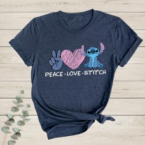 Camiseta "Peace Love Stitch", camiseta "Stitch y Lilo", camiseta "Disney", camiseta "Stitch y Angel", camiseta "Disneyworld Spring Break", camiseta "Disney Trip" imagen 3