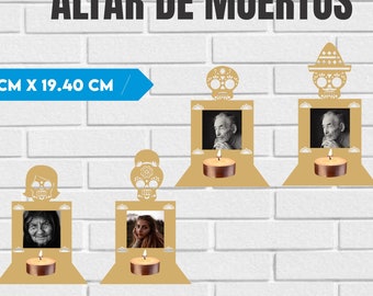 Puede incluir: Decoraciones doradas para el altar del Día de Muertos, cada una con una foto y una vela. Los altares miden 9 cm x 19,40 cm. El texto "ALTAR DE MUERTOS" está en la parte superior. Los formatos de archivo incluyen SVG, EPS, DXF, AI, PDF y CDR.