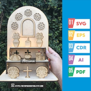 Puede incluir: Un altar de madera del Día de Muertos con elementos decorativos cortados con láser. El altar presenta un arco central, recortes en forma de flor y estantes con calaveras de azúcar, cruces y otros símbolos tradicionales. La imagen también incluye una lista de formatos de archivo: SVG, EPS, CDR, AI y PDF.