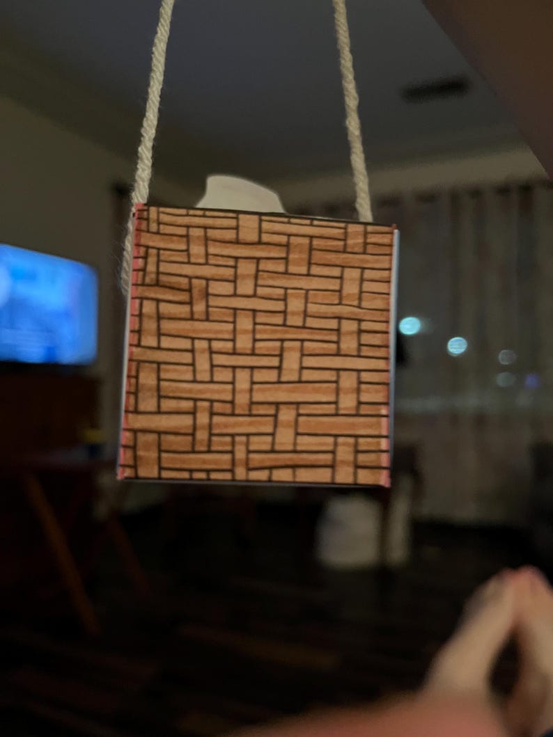 Peut inclure: Ensemble de trois tasses en c&eacute;ramique avec une finition mate et mouchet&eacute;e. Les tasses sont de couleur cr&egrave;me, gris clair et gris fonc&eacute;. Chaque tasse a un design simple et minimaliste.