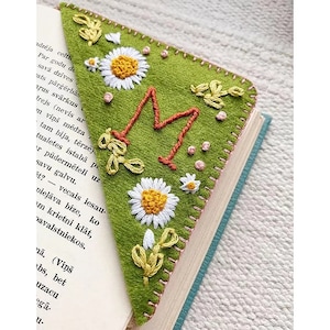 Personalized Hand Embroidered Felt Backing Corner Bookmark 26 Letters and 4 Seasons Felt Triangle Page Stitched Corner Bookmark Summer