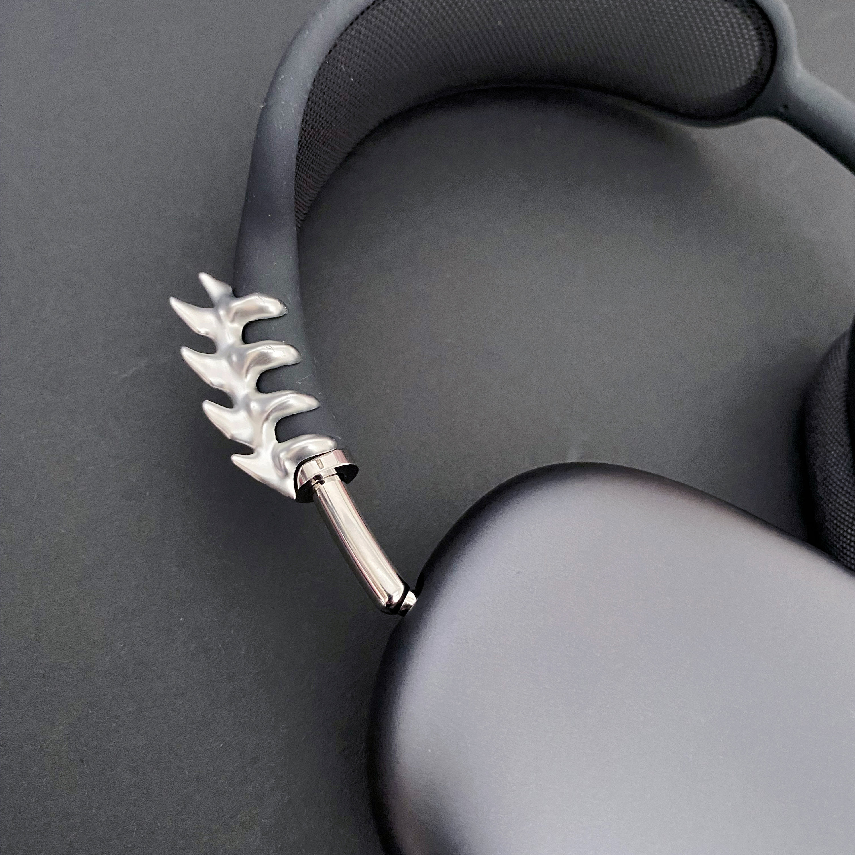 3D Printed Spine Airpods Max Covers: Glossy Silver Cyberpunk