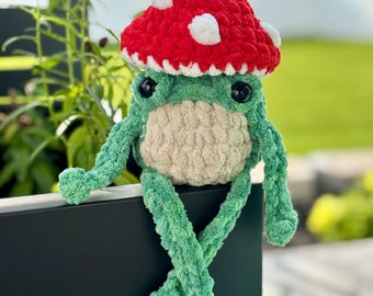 Frog with mushroom hat, crochet frog, whimsical bub, desk decor, shelf sitter, cottage core, amanita frog, stuffed grumpy bullfrog