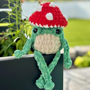 Frog with mushroom hat, crochet frog, whimsical bub, desk decor, shelf sitter, cottage core, amanita frog, stuffed grumpy bullfrog