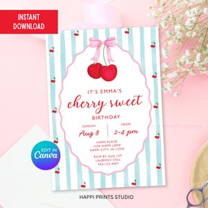 Pode incluir: Convite de aniversário com tema de cereja, com fundo listrado rosa e branco. O convite apresenta um laço rosa, duas cerejas vermelhas e o texto "It's Emma's cherry sweet birthday." Inclui data, hora e informações RSVP.