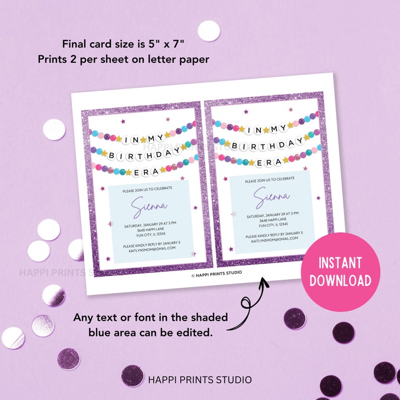 K&ouml;nnte beinhalten: Lilafarbener Glitzerhintergrund mit zwei druckbaren Geburtstagseinladungen. Die Einladungen zeigen eine bunte Perlenkette mit dem Text "In My Birthday Era" und ein blaues Feld mit dem Text "Please join us to celebrate Sienna" sowie Details zur Geburtstagsfeier. Der Text "Sofort herunterladen" befindet sich in einem rosa Feld in der unteren rechten Ecke.