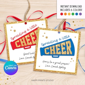 Peut inclure: Deux étiquettes cadeaux carrées avec des bordures dorées scintillantes et le texte "Spreading a little CHEER". L'une présente un mégaphone rouge, l'autre bleu. Comprend le texte "Good luck! Love. Coach As" et "Here's to a great season! Love. Coach Ashley".