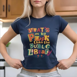 Cosa c&#39;è di più punk della maglietta per neonati della biblioteca pubblica, top corto per bibliotecari, canotta per leggere libri proibiti, supporto per bibliotecari, canotta regalo per bibliotecari