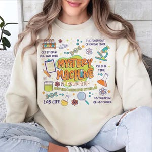 Sweat-shirt Mystery Machine of Diagnostics, chemise Lab Week 2025, chemise Another Case Solved by the Lab, cadeaux de laboratoire, chemise de scientifique de laboratoire