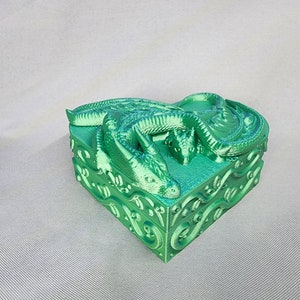 Heart-shaped Mother&#39;s day Dragon Box is a gift and gift box perfect for the dragon loving person