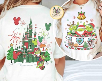 Dubbelsidig Pizza Planet jultröja, Toy Story Aliens kaffekopp t-shirt, Mickey's Very Merry Christmas Party t-shirt, Disneyland familjen 2026 presenter