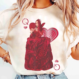 Disney The Rise Of Red Queen Of Hearts Portrait Shirts, Red Evie Chloe, Disney Descendants 4 Movie Tee, Birthday Girl Trip, Disneyland 2025