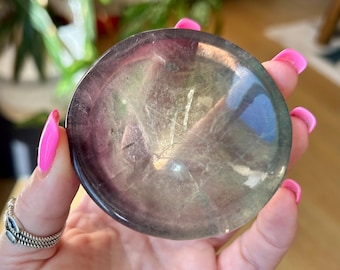 Plat en cristal de fluorite arc-en-ciel sculpté à la main | Bague Bol
