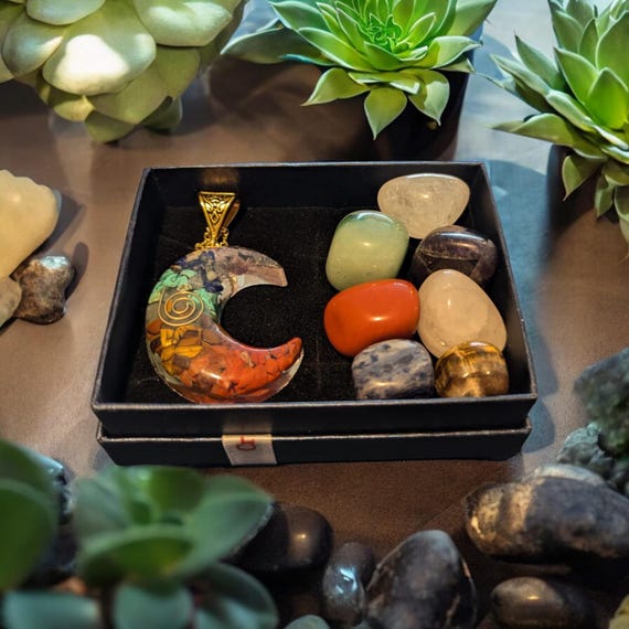 Chakra Crystal Set | 7 Tumble Stones, Chakra Moon Necklace in Gift Box | Chakra Gift Set | Reiki Healing Chakra Crystals