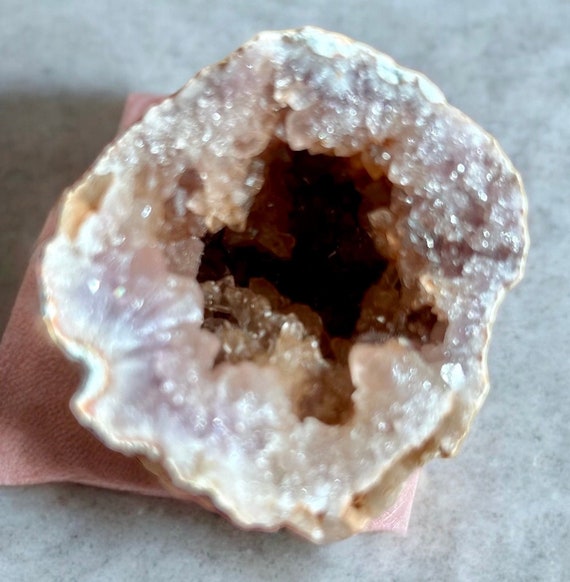 Unique Mexican Agate Geode with Quartz, covered in Chalcedony | Mexican Agate Geode | Agate | Pink Quartz | Chalcedony |