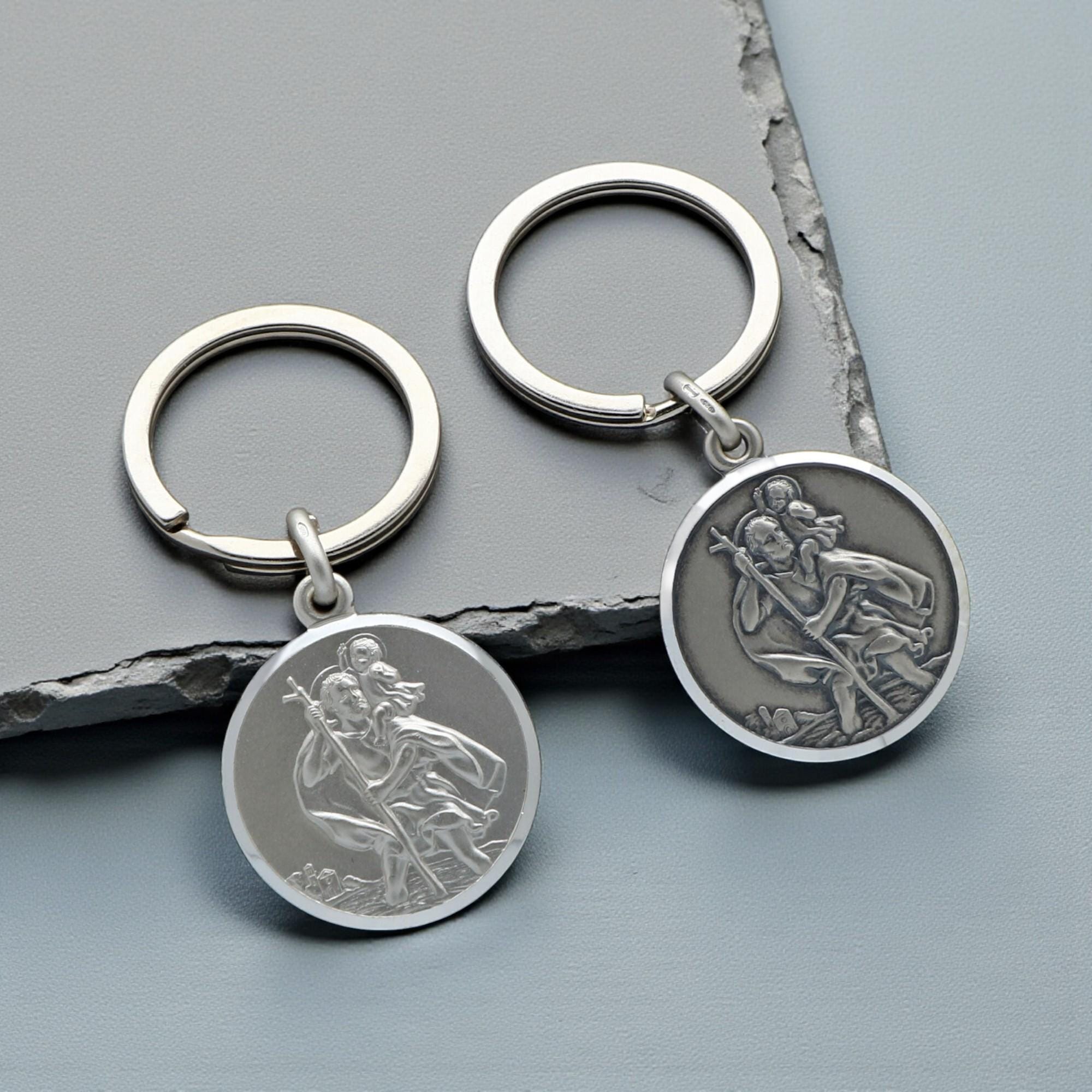 Portachiavi religioso cattolico francese placcato argento con medaglia pendente di San Cristoforo e Santa Rita 18 - Italia