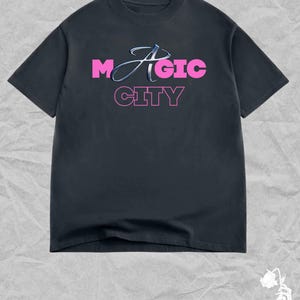 Puede incluir: Un juego de tres tazas de cerámica con un acabado moteado y mate. Las tazas son en tonos crema, gris claro y gris oscuro. Cada taza tiene un diseño simple y minimalista, perfecto para café o té.