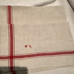 Set of 2 vintage linen tea towels