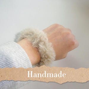 HANDMADE Fluffy Faux Fur Scrunchie – Cozy Hair Accessory – Oversized Beige Ponytail Scrunchy – Gift for Teen & Women