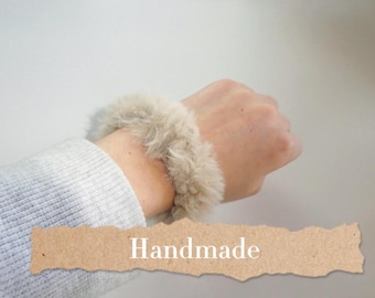HANDMADE Fluffy Faux Fur Scrunchie – Cozy Hair Accessory – Oversized Beige Ponytail Scrunchy – Gift for Teen & Women