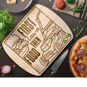 Papa Geburtstagsgeschenk | Personalisiertes Schneidebrett aus Nussbaum + Ahorn | Einzigartige Barbeque-Themen Geschenke für den Vatertag | Grill Geschenk für BBQ Liebhaber