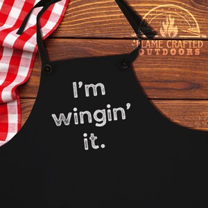 I&#39;m Wingin&#39; It - Funny Word BBQ Apron Men | Unique Gift for Boyfriend Birthday | Cute Father&#39;s Day Gifts Daddy | Outdoor Kitchen Accessories