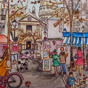 Puede incluir: Una pintura acuarela de una escena callejera parisina con una iglesia, un caf&eacute; y personas caminando. Hay varios caballetes con pinturas en ellos, y una bicicleta con una cesta de flores.