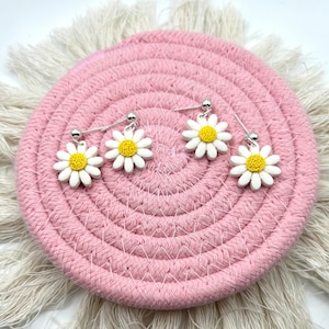 Daisy Clay Earrings | Handmade Earrings | Polymer Clay Earrings | Spring Earrings | Flower Earrings | Florist Gift | Daisies | Lightweight