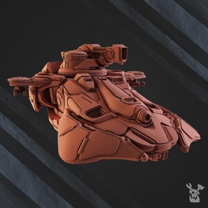 Könnte beinhalten: Ein detailliertes, rotbraunes Modell eines futuristischen Panzers oder Raumschiffs. Das Design weist mehrere Paneele, einen zentralen Turm und flügelartige Strukturen auf. Das Modell steht vor einem dunklen Hintergrund mit diagonalen Streifen.
