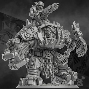 Puede incluir: Una miniatura de plástico gris de un goblin montando una máquina de guerra mecánica fuertemente blindada. El goblin sostiene un arma y la máquina tiene una gran garra en un brazo y una más pequeña en el otro.