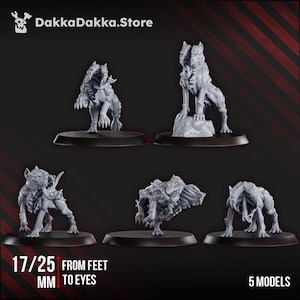 Peut inclure: Cinq figurines de monstres gris sur des socles noirs. Les figurines sont dans diverses poses, debout et accroupies. Le texte sur l'image indique "DakkaDakka.Store", "17/25 MM From Feet To Eyes" et "5 Models".