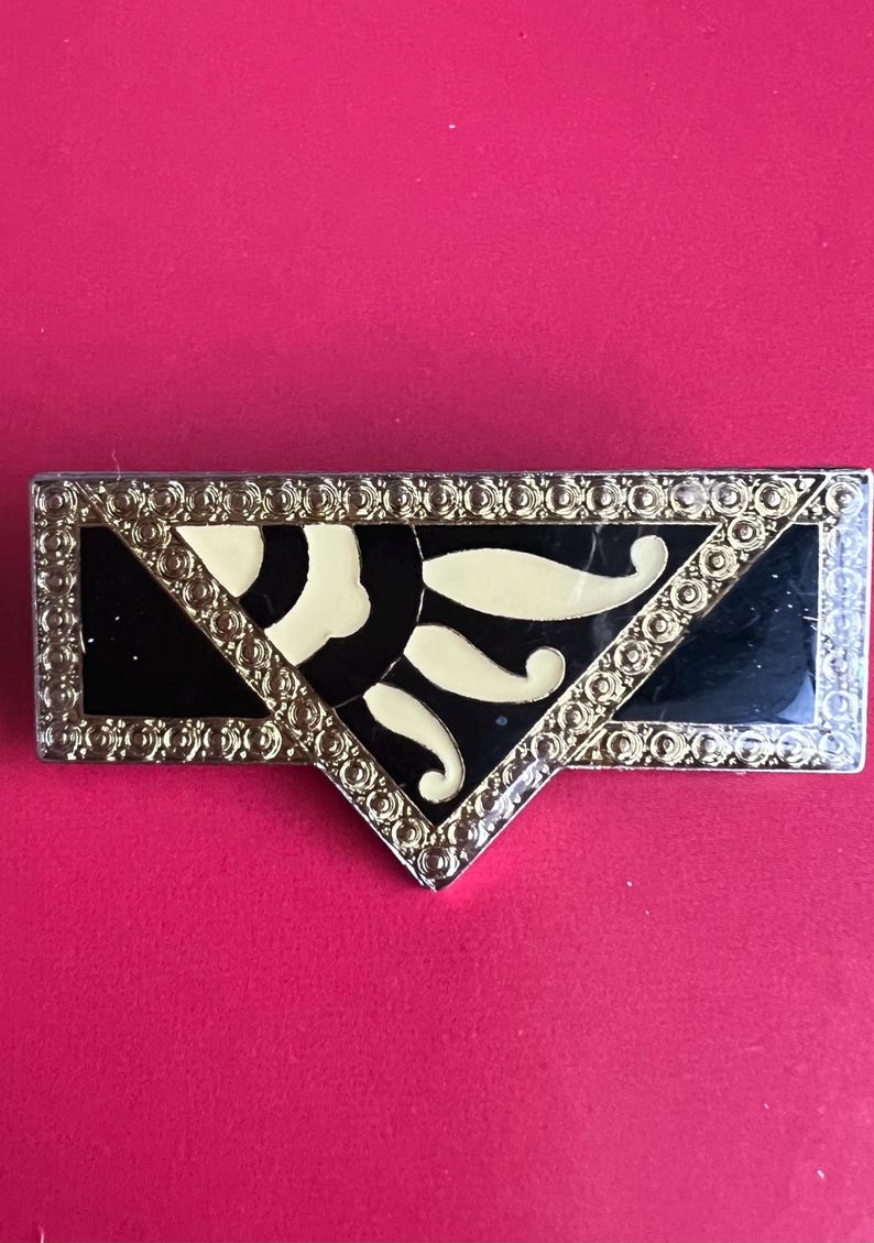 Vintage-inspirierte Art-Deco-Brosche im Pierre-Bex-Stil – Geometrische Emaille-Anstecknadel in Schwarz und Gold – Retro-Statement-Schmuckgeschenk für Sie – 5 cm Bild 2