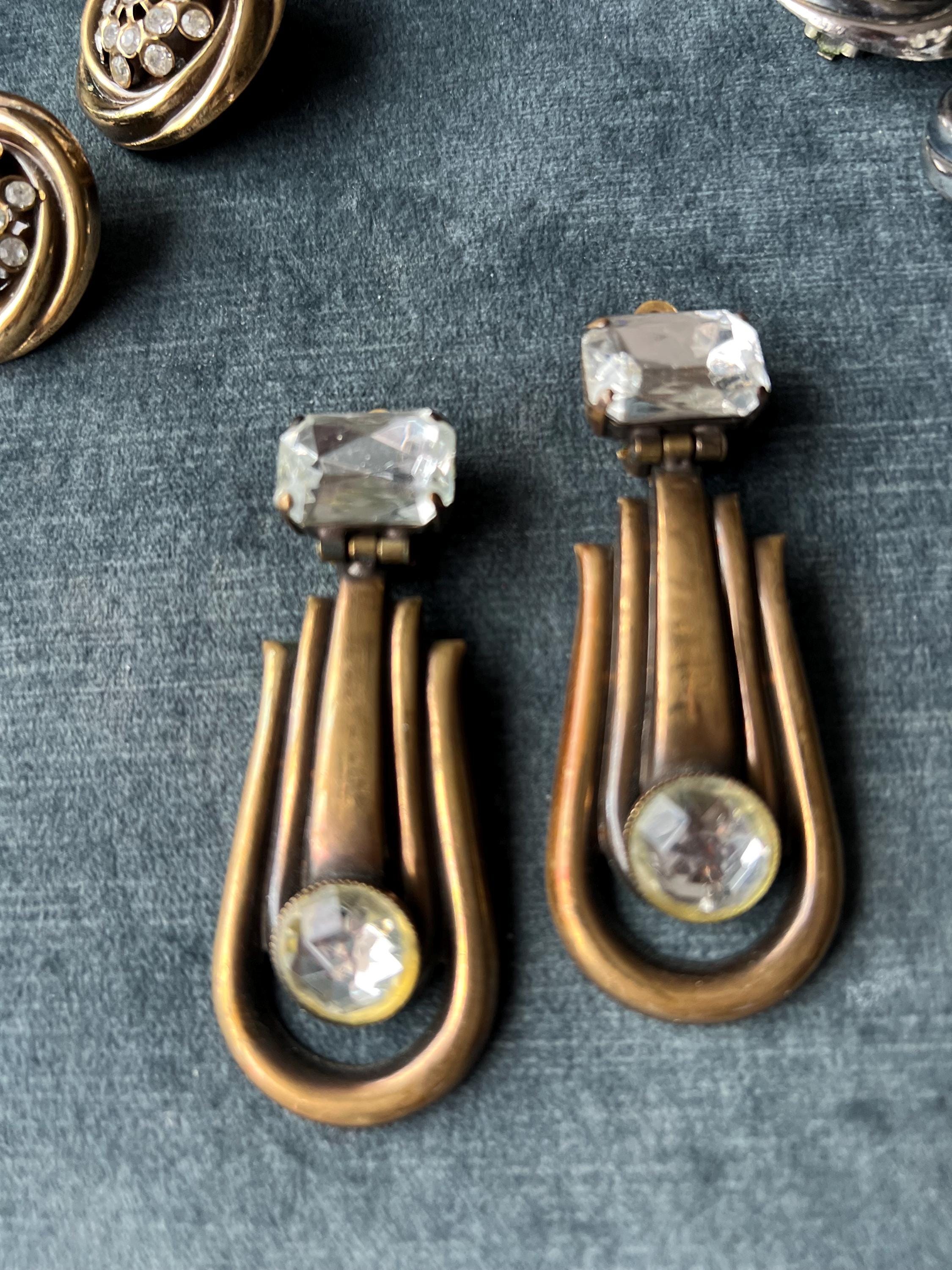 RARE Vintage Brass Mesh and Clear Stone Statement Clip Earrings Classic Monet Clear Rhinestone Vintage Clip-On Earrings - 24  main image 4