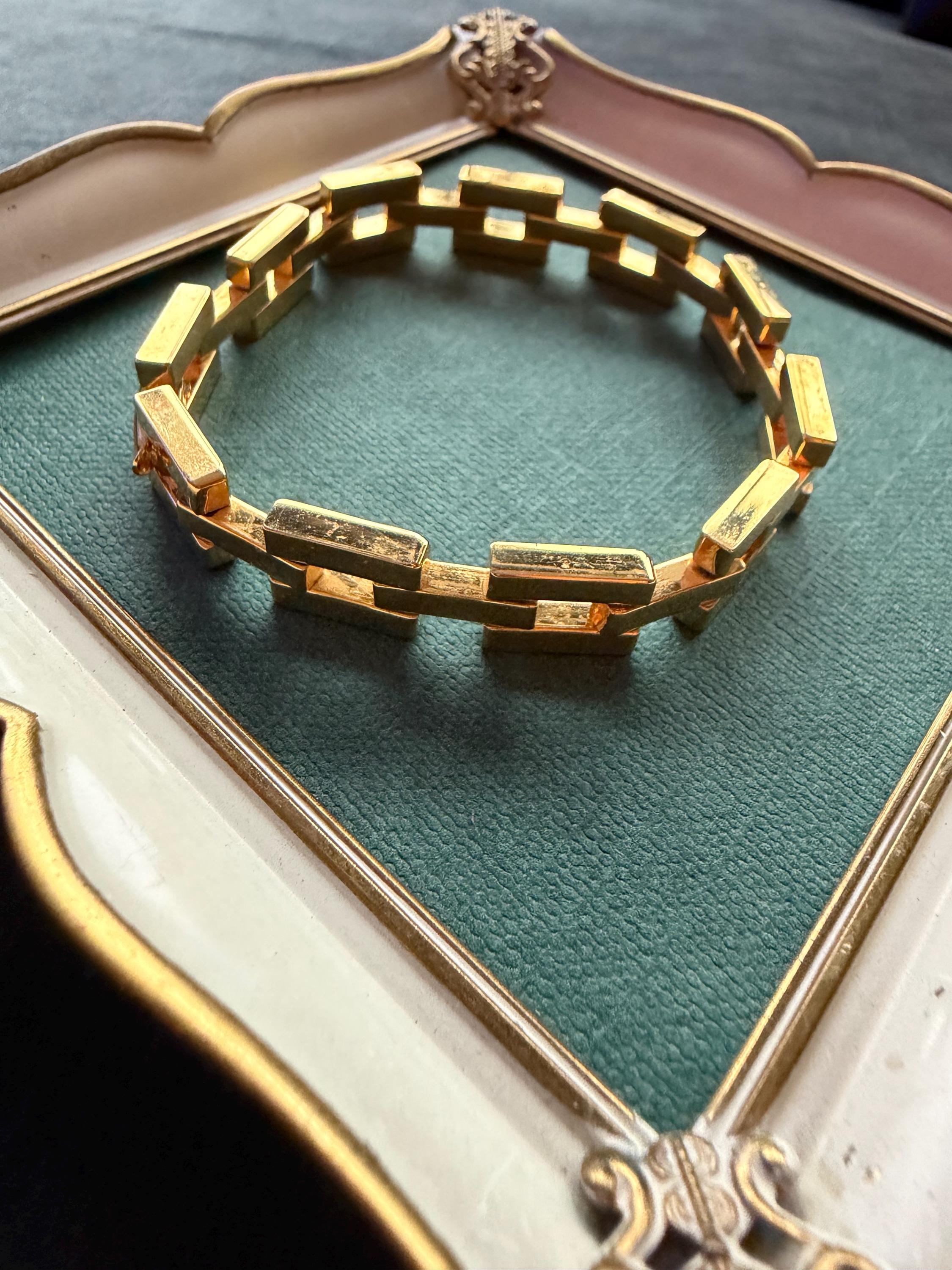 Montre Femme Bracelet Manchette à Charnière - Cadran Champagne, Boîtier Or, Pile Neuve, Occasion Très Bon état