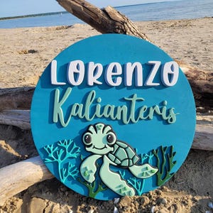 Enseigne de chambre d'enfant sous la mer / nom rond signe SVG / fichier de coupe Glowforge / signe tortue de mer / accroche-porte / fabriqué au laser / suspension murale / océan / SVG